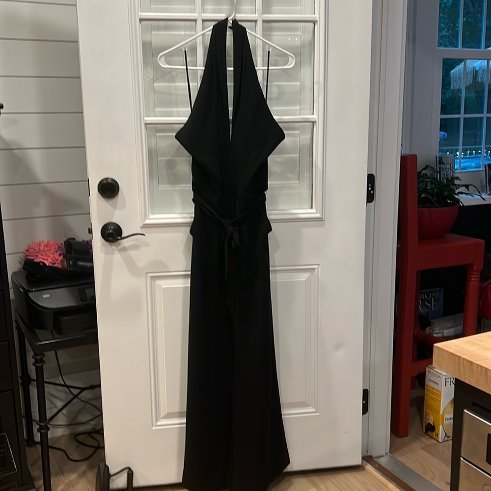 Mangos Black jumpsuit, around the neck, pockets belted!
